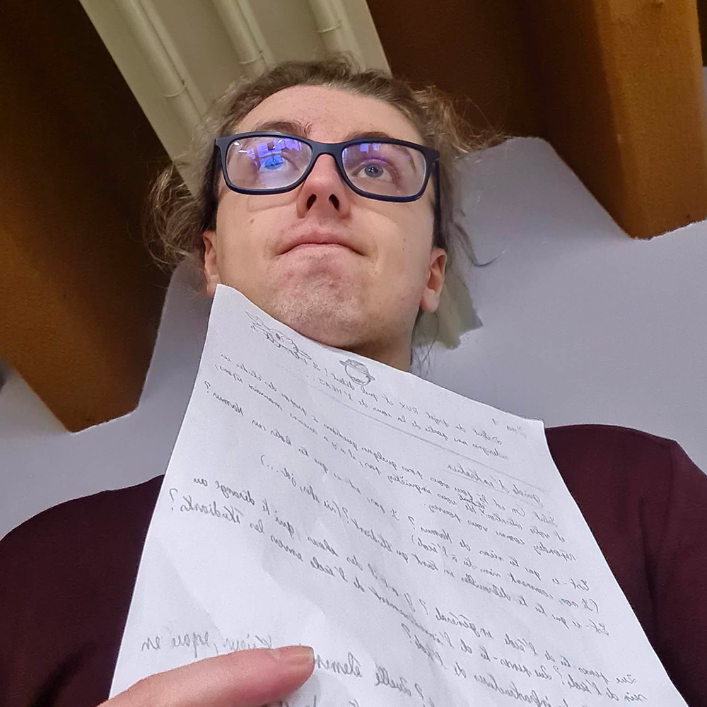 image de Galen avec la feuille du guide d'entretien